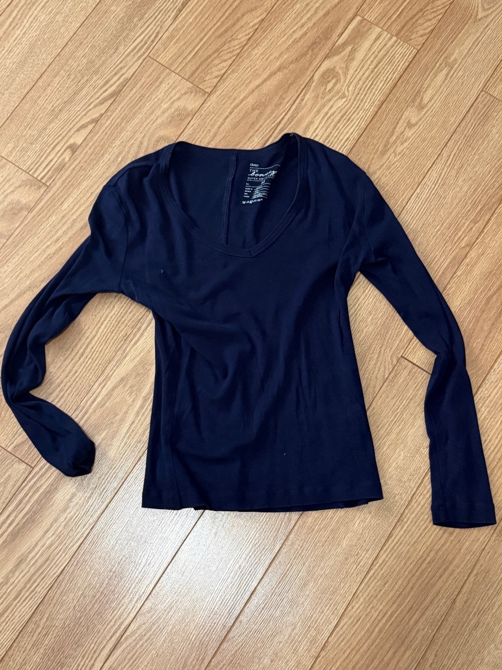 GAP Black Long-Sleeve V-Neck Tee